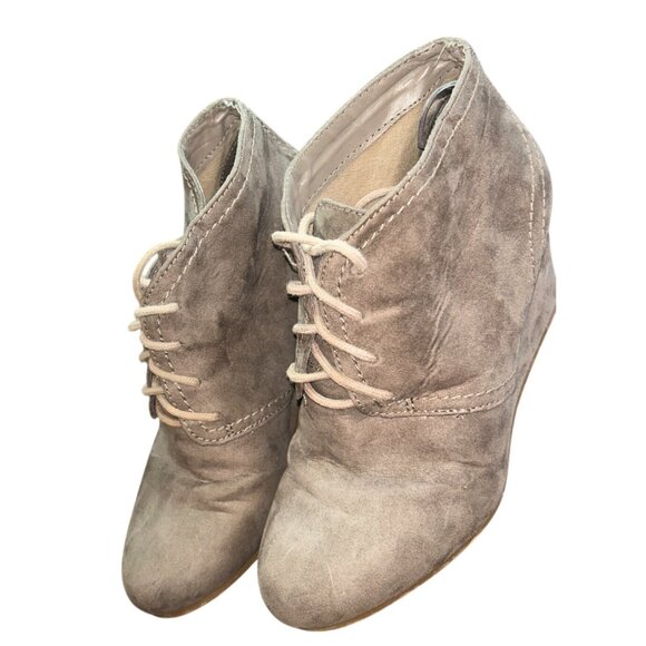(5 for $25) Arizona Jean Co Lace Up Wedge Bootie in Taupe Size 6 - Picture 2 of 9